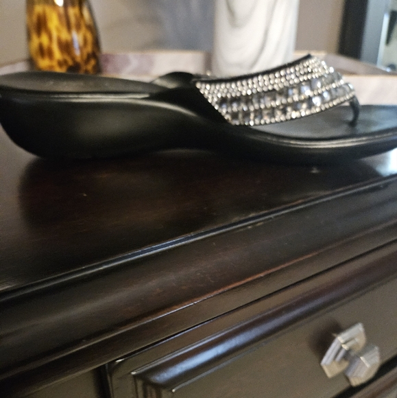 Women black Italian leather flip flops with silver sequins. - Picture 4 of 4